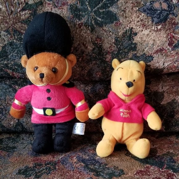 Winnie the Pooh & Beefeater teddy bear, A.A. Milne, soft toy classics, Disney - Picture 1 of 16